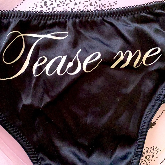 Black satin thong - Picture 2 of 4